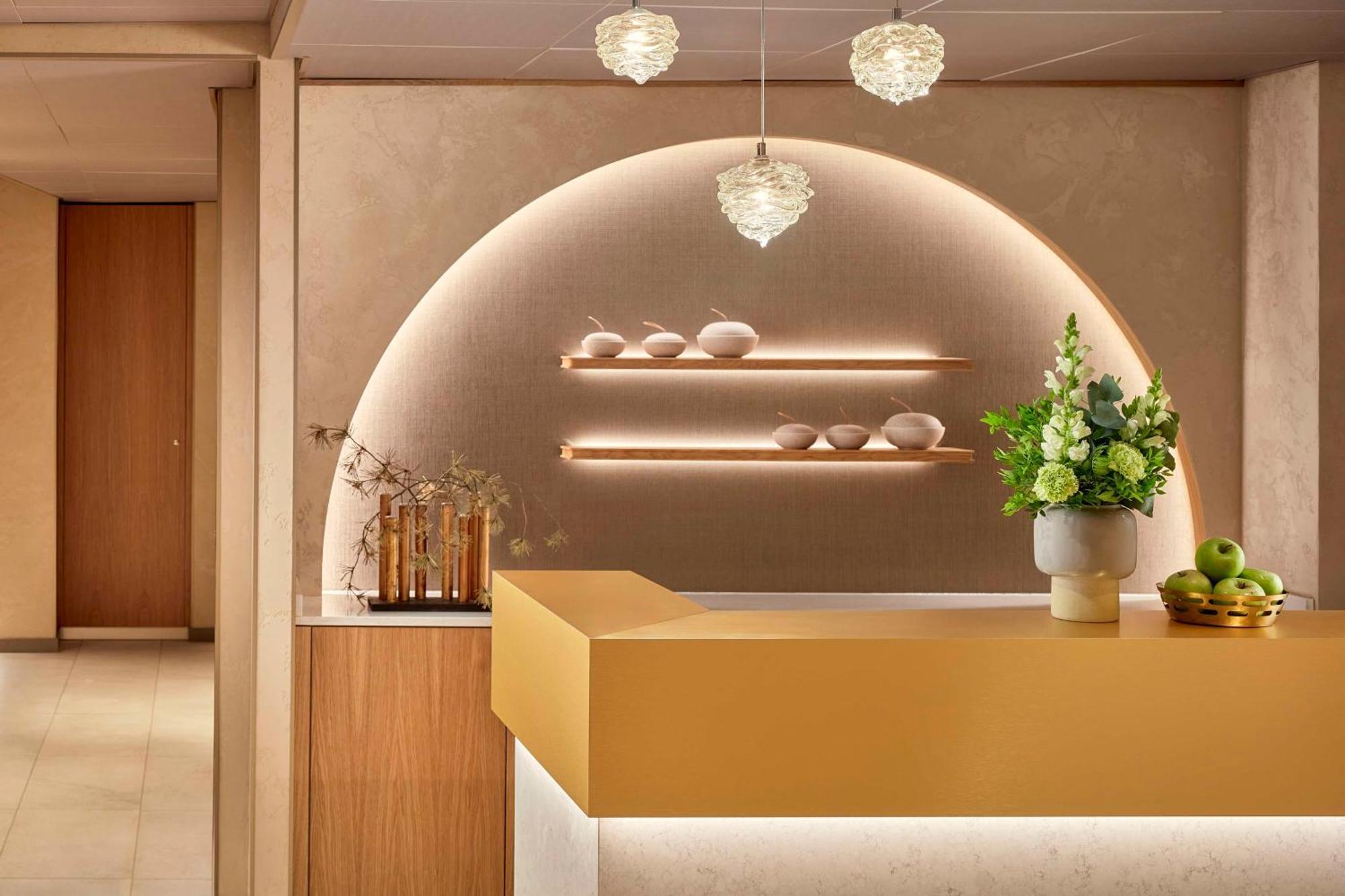 Nh Collection Helsinki Grand Hansa Bagian luar foto Reception desk at the hotel