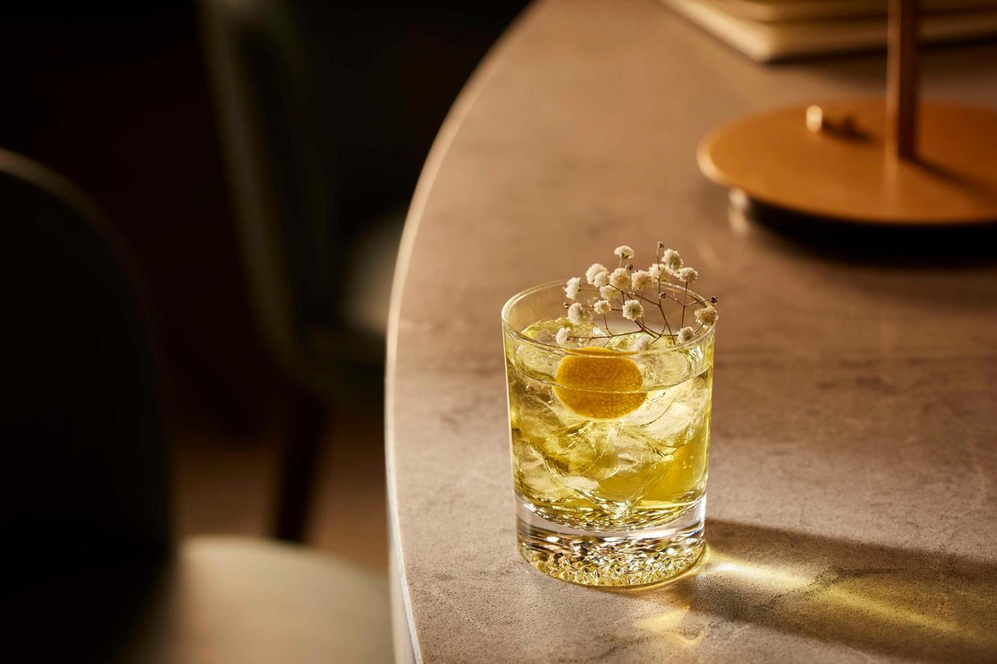 Nh Collection Helsinki Grand Hansa Bagian luar foto A glass of Old Fashioned